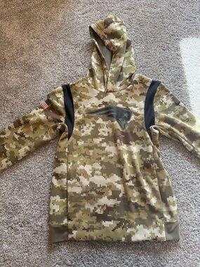 NFL Patriots Dri-FIT Camo Boy’s Hoodie in Olive and Tan, Youth Size L 14-16